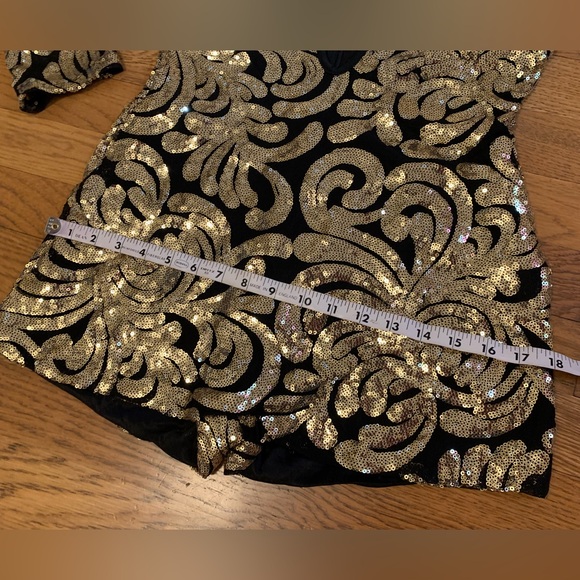 NWOT low v neck sequined romper size L - Picture 12 of 15